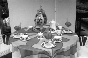 Freiburg: Haus Schafferer, gedeckter Kaffeetisch