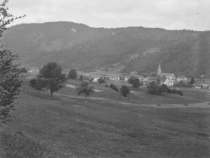 Dorf im Tal : Ein Dorf in einem Tal
