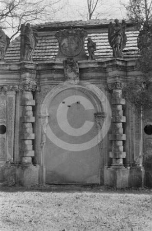 Portal der Grabkapelle Baumgarth auf dem Gnadenfriedhof Hirschberg