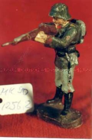 Vier Infanteristen, Gewehr im Anschlag