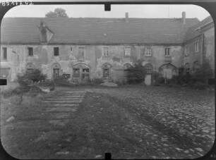 Kreischa-Zscheckwitz. Gut Zscheckwitz. Stallgebäude (1827). Hofansicht