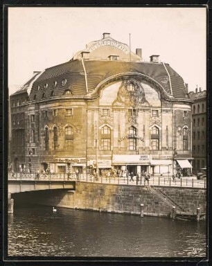 Komische Oper (auch: Künstlertheater, Staatstheater Lustspielhaus), Berlin: Ansicht von Süden