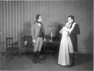 Die Geschwister. Schauspiel in einem Akt von J. W. v. Goethe (zusammen mit "Der zerbrochene Krug" von Kleist). Staatsschauspiel Dresden, Neueinstudierung 29.01.1931 : Paul Paulsen als Fabrice, Lotte Meyer als Marianne und Felix Steinböck als Kaufmann Wilhelm