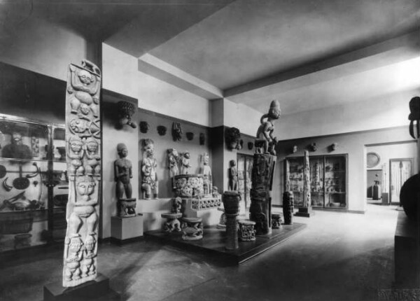 Exhibition of the Africa department (Grassland/Cameroon) after 1926