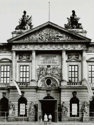Berlin-Mitte, Unter den Linden. Ehemaliges Zeughaus (Deutsches Historisches Museum; 1695-1706, J. A. Nering, M. Grünberg, A. Schlüter, J. de Bodt). Mittelrisalit