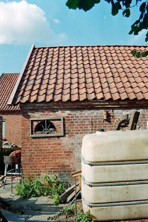 Schuppen aus Backstein: Traufseite: hinten links Haus: 8. August 1994