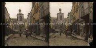 Geschäftsstraße mit Passanten in Epernay