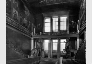 Blick in das Haupttreppenhaus des Neuen Museums