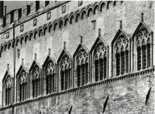 Fensterreihe am Rathaus, von Perugia