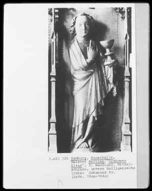 Grabower Altar — Mittelteil: Der gekreuzigte Christus mit Maria und Johannes zu beiden Seiten des Kreuzes; links und rechts Heilige und Propheten — Johannes Evangelist