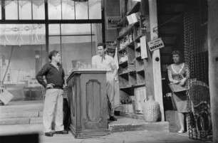 Szenenbilder aus "Zum goldenen Anker" von M. Pagnol, mit U.Thein als Marius u. a., Kammerspiele (Deutsches Theater), Berlin, 12.10.1956