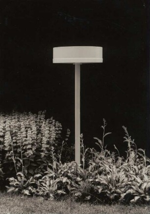 Gartenleuchte mit Mast "Nr. 9567" der BEGA Gantenbrink-Leuchten KG