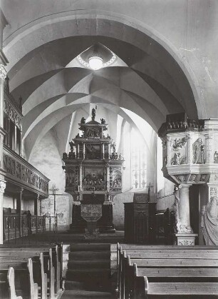 Taubenheim. Dorfkirche, Blick in den Chor