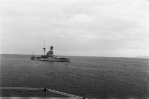 Kriegsschiff : Ein Kriegsschiff vor der Küste Griechenlands.
