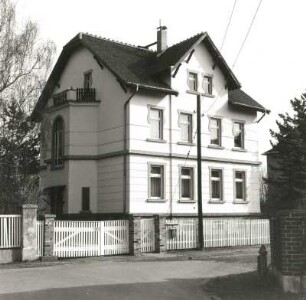 Böhlen-Großdeuben, Mittelstraße 14. Villa (um 1900). Straßenansicht