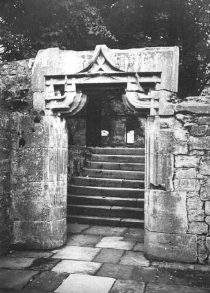 Hirsau. Portal am Kreuzgang der Klosterkiche