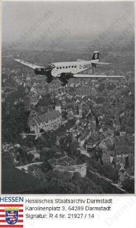 Hitler, Adolf (1889-1945) / Sammelwerk Nr. 15 'Adolf Hitler', Bild Nr. 14, Gruppe 66 / Flugzeug mit Adolf Hitler an Bord beim Anflug über Nürnberg
