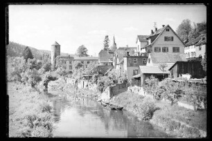 Blick über die Tauber auf Gebäude der Mühlenstraße tauberaufwärts zur Hofhaltung