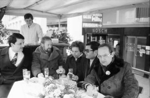 Freiburg: Parteiengespräch unter einem Dach; von links nach rechts: Klaus Rösch, FDP; Henning Wellenbrock, FDP; Margit Lemmer, CDU; Dr. Conrad Schröder, CDU; Dr. Jürgen Meyer, SPD