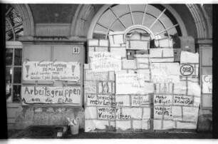Kleinbildnegative: Streik, Fachhochschule für Wirtschaft, 1981