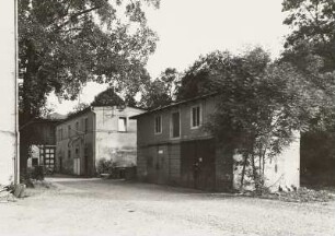 Kreischa-Sobrigau, Lockwitzgrund 123. Schokoladenfabrik Rüger (Wohn- und Gewerbepark). Wohnstallhaus (Kutscherwohnung, um 1870) und Nebengebäude (Feuerwehrdepot, um 1870)