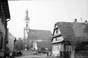 Meißenheim: Außenansicht (frontal) der Kirche; seitlich; mit Straße