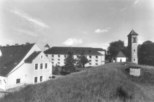 Königstein. Festung. Magdalenenburg (Proviantmagazin; 1621/1622, Umbau 1811/1812) und Garnisonskirche (1621 gew., Turm bis 1681; W. C. Klengel). Blick von Süden von der Batteriestellung an der Kriegskaserne I