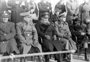 Bukarest: Ankunft der Kunstläuferinnen, erste Veranstaltung, Tribüne, mit Gesandter von Killinger