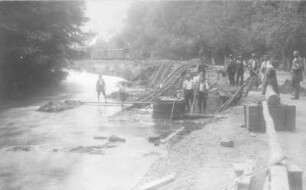 Die zerstörte Straße zwischen Weesenstein und Häßlich am 15.7.27 : Hochwasserkatastrophe vom 08.07.1927 im Müglitztal. Die zerstörte Straße zwischen Weesenstein und Häßlich am 15.7.27