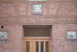 Detail vorheriges Bild: Steine mit plastischem Schmuck stammen von alten Edelhof