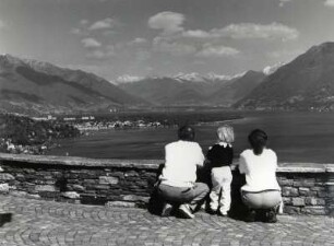 Blick von Ronco über den Lago Maggiore