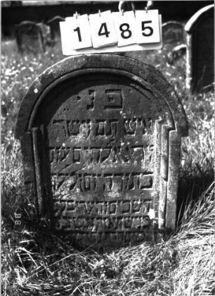 Grabstein 1485 (Index: 100098005) Maße HxBxT: 88x61x11 cm: Grabstein 1485