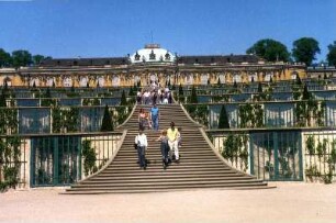Potsdam - Freitreppe am Schloss Sanssouci : Freitreppe am Schloss Sanssouci. Aufgenommen in Potsdam ca. 1993