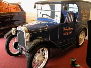 Historische Fahrzeuge in Balmoral Castle, schottische Sommerresidenz der englischen Königin