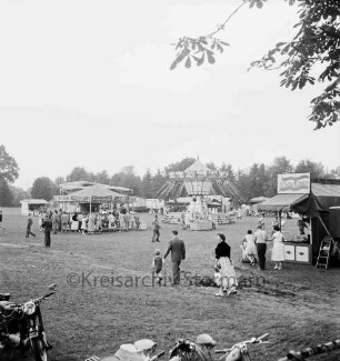 Volks- und Schützenfest: Schützenverein von Trittau und Umgebung e.V.: Festplatz mit Karussells, Buden und Besuchern