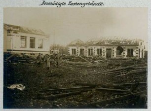 Foto eines durch feindliches Artilleriefeuer beschädigten Zechengebäudes auf der Grube Rudolf