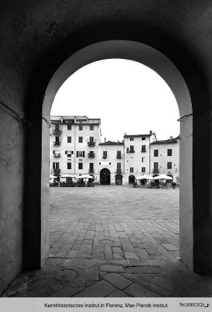 Piazza dell'Anfiteatro, Piazza del Mercato, Lucca