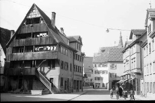 Rottenburg: Bahnhofstraße mit altem Haus am Mühlgraben