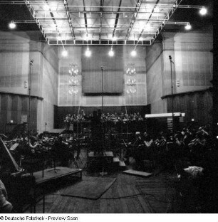 Colin Davis mit Orchester und Chor