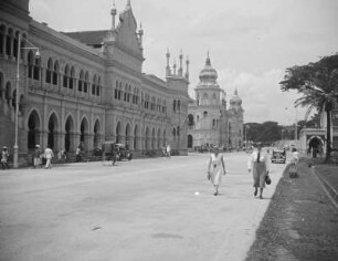 Straßenbild mit Bangunan Sultan Abdul Samad in Kuala Lumpur