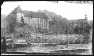 Stiege. Schloss mit Kirche