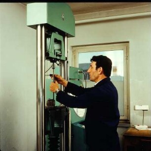 Werkstoffprüfer