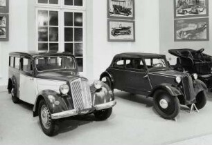 Dresden-Altstadt, Neumarkt. Verkehrsmuseum im Johanneum. Personenkraftwagen IFA F8 Kombi (1955; VEB Automobilwerk Audi Zwickau) und Framo Piccolo VH 200 (1935; Framo-Werk Hainichen) in der Ständigen Ausstellung