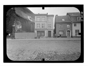 Stralsund-Franken, Frankendamm. Wohnhäuser. Straßenfront