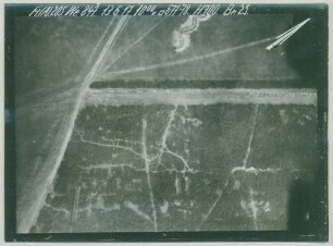 Foto der Fliegerübung "Windmühlenlager Ost" mit unterbrochener Schützenlinie (Luftbild)