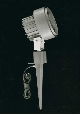 Scheinwerfer mit Erdspieß "Nr. 9823" der BEGA Gantenbrink-Leuchten KG