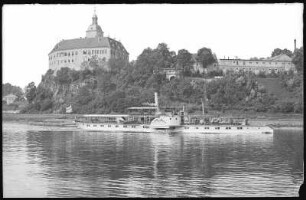 Hirschstein. Schloss mit Elbe und Dampfer Hohenzollern