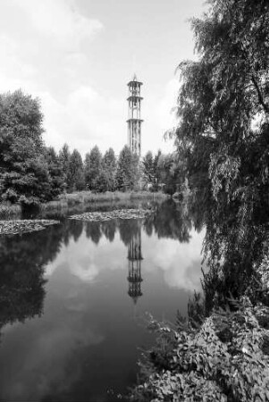 Berlin: Interbau; Kaiser Friedrich Gedächtniskirche vom Park; mit Spiegelung im Teich