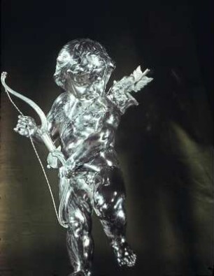 Putto mit Köcher und Bogen