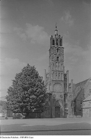 Brandenburg. Altstädter Rathaus (1440/1480) mit Roland